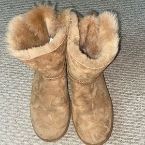 Size US women’s 9 UGGS with bows on the back and fur lined inside!